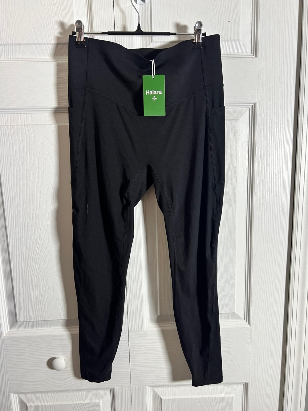 HALARA Women's Black High-Rise Performance Leggings with Side Pockets